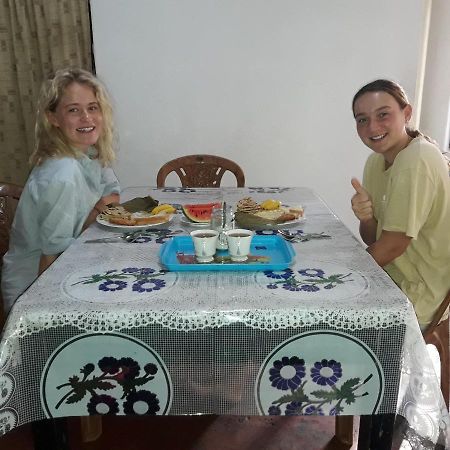 Colonial Surfing Villa Hostel & Home Stay Midigama Timur Bagian luar foto