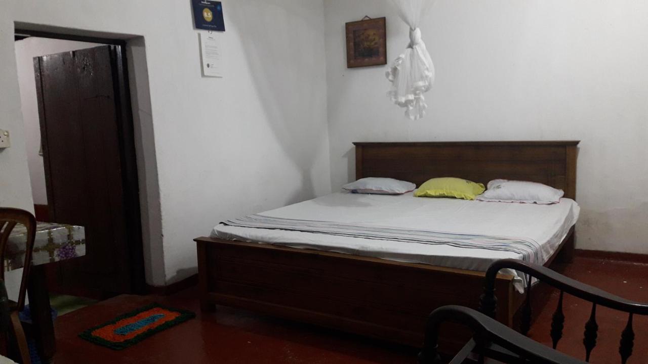 Colonial Surfing Villa Hostel & Home Stay Midigama Timur Bagian luar foto