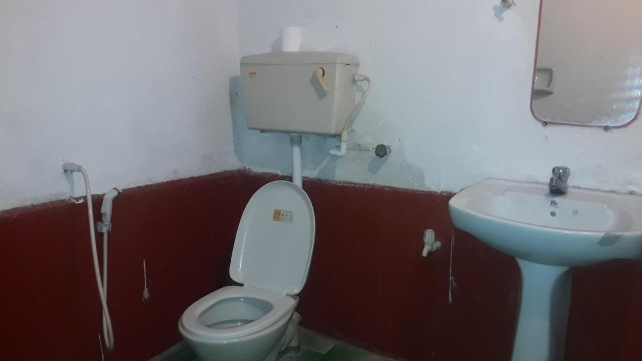 Colonial Surfing Villa Hostel & Home Stay Midigama Timur Bagian luar foto