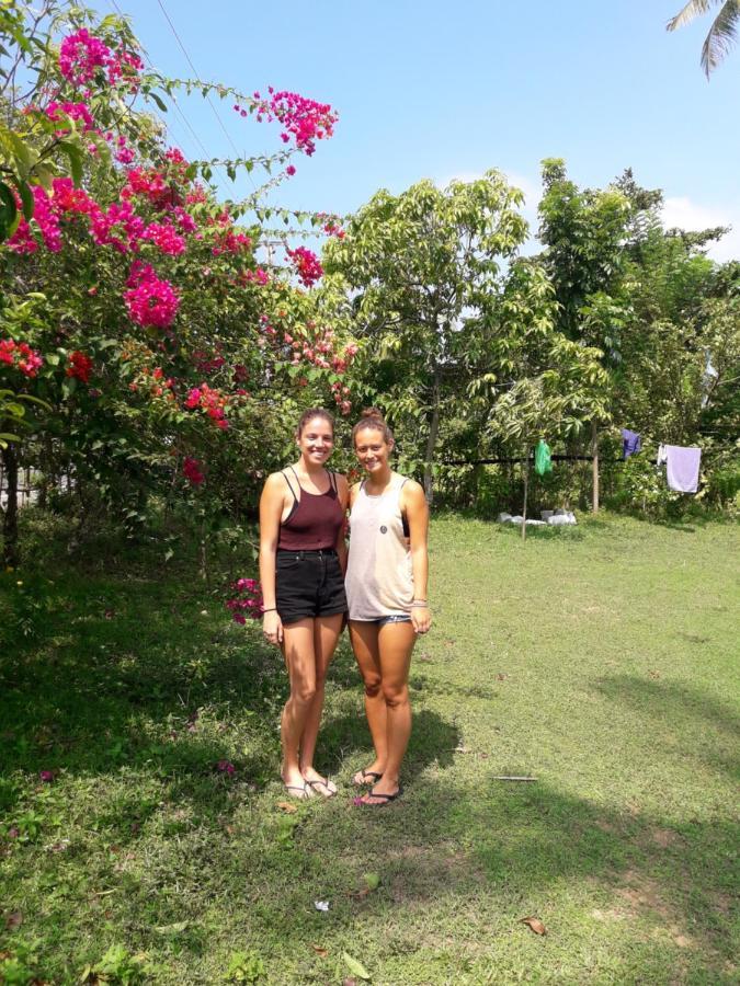 Colonial Surfing Villa Hostel & Home Stay Midigama Timur Bagian luar foto