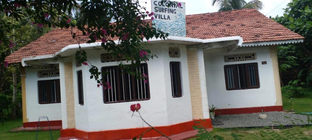 Colonial Surfing Villa Hostel & Home Stay Midigama Timur Bagian luar foto