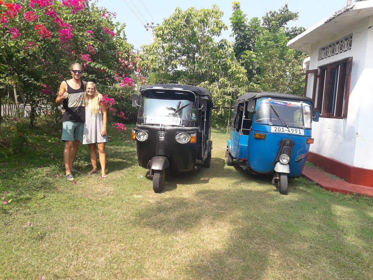 Colonial Surfing Villa Hostel & Home Stay Midigama Timur Bagian luar foto