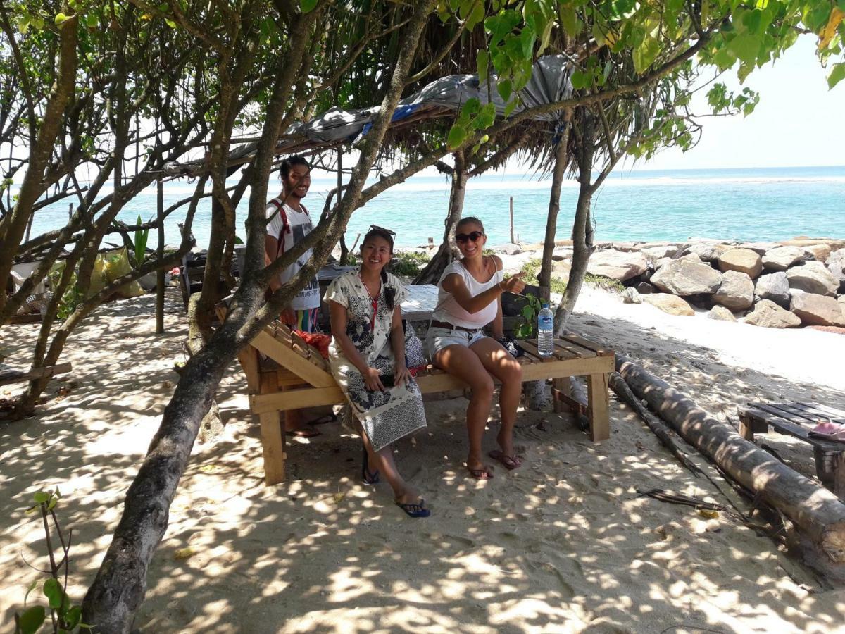 Colonial Surfing Villa Hostel & Home Stay Midigama Timur Bagian luar foto