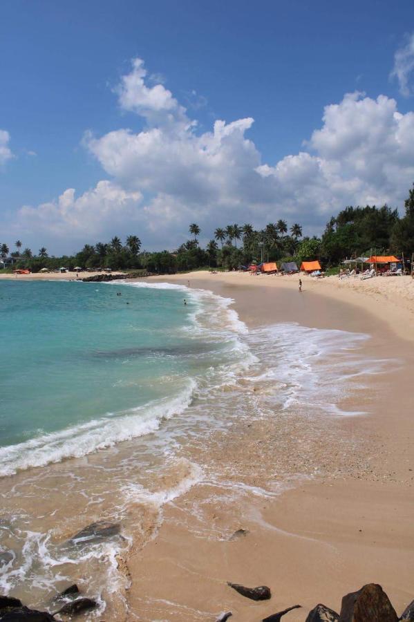 Colonial Surfing Villa Hostel & Home Stay Midigama Timur Bagian luar foto