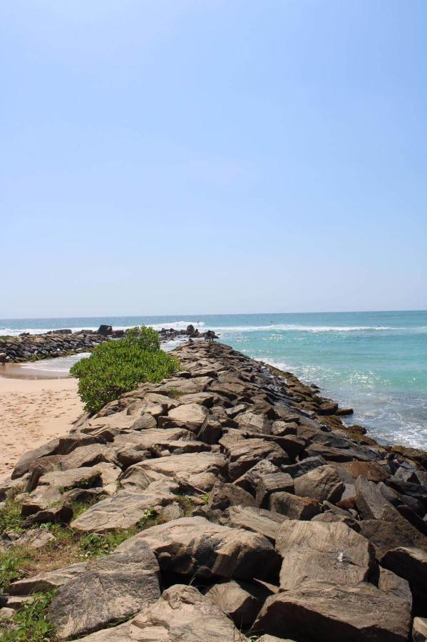 Colonial Surfing Villa Hostel & Home Stay Midigama Timur Bagian luar foto