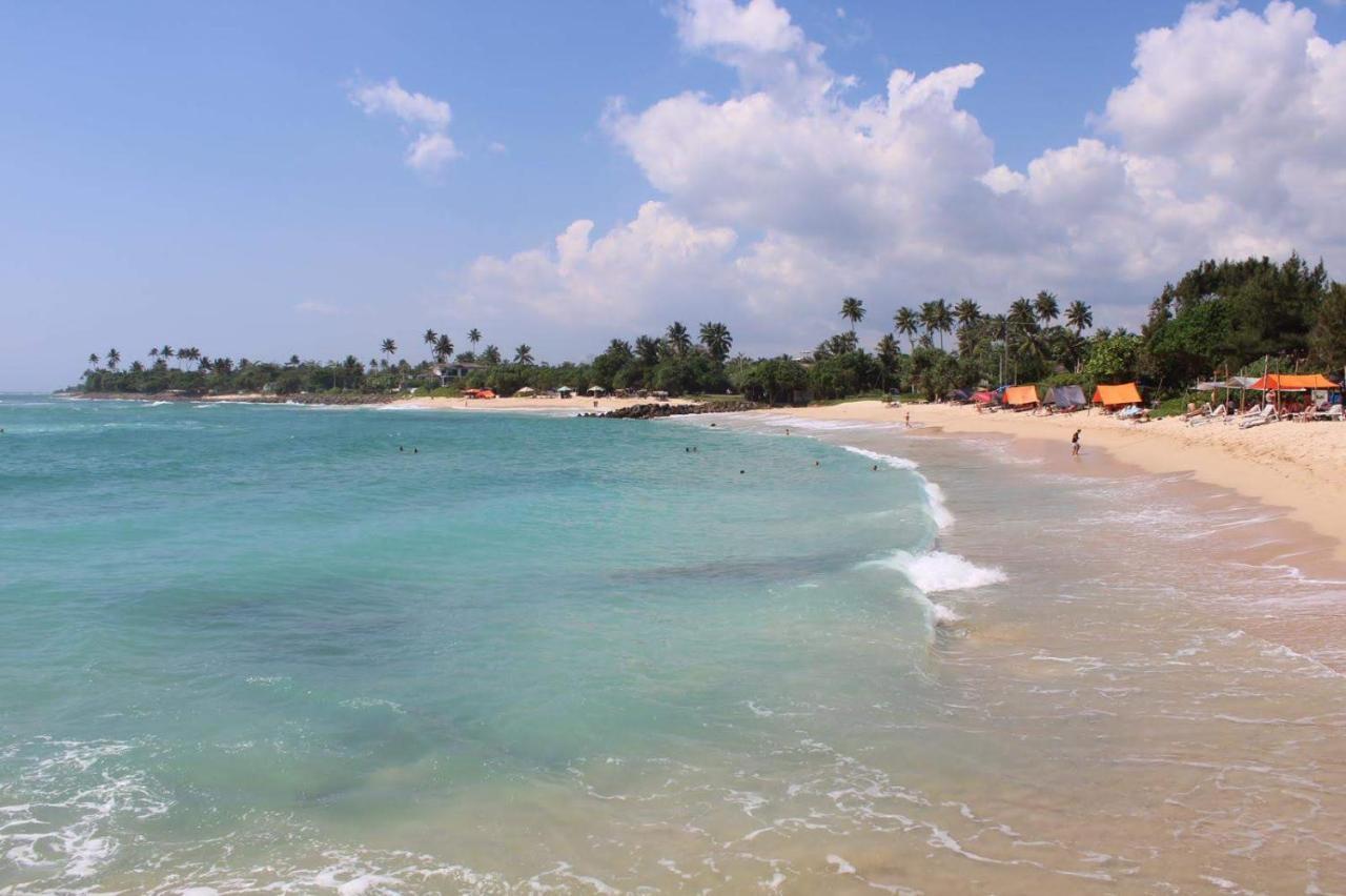 Colonial Surfing Villa Hostel & Home Stay Midigama Timur Bagian luar foto