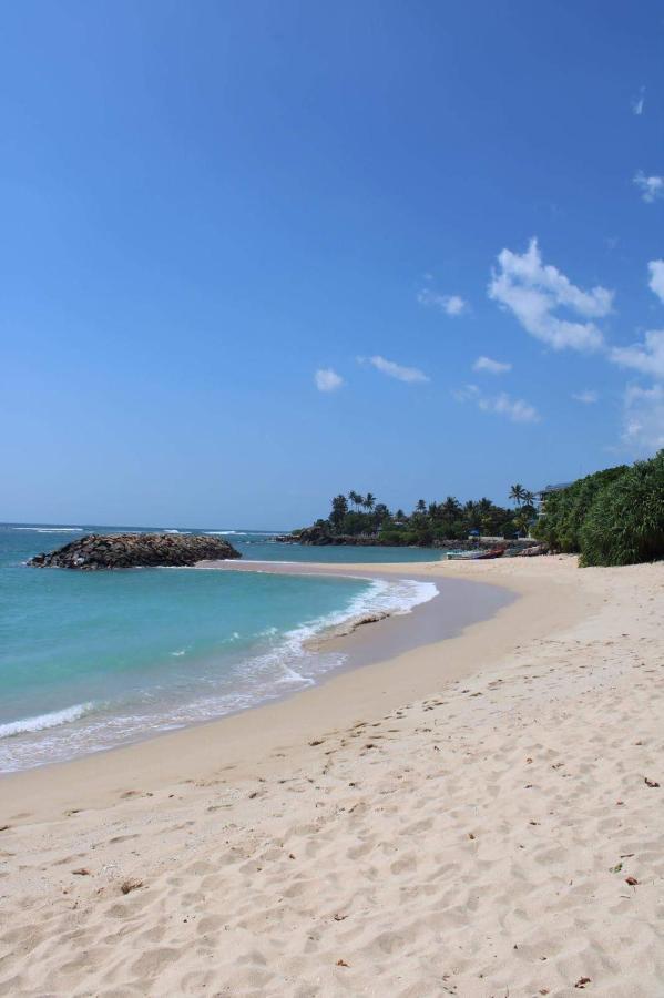 Colonial Surfing Villa Hostel & Home Stay Midigama Timur Bagian luar foto